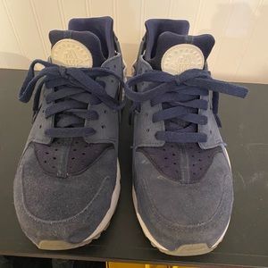 NikeID navy suede Nike Huaraches in size 7.5